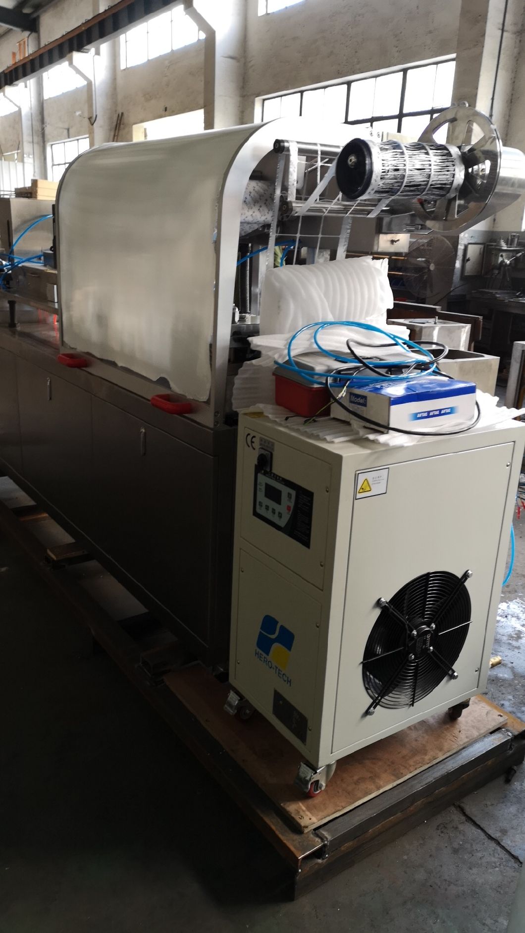 Pharmaceutical Manufacturing Servo Motor Blister Packing Machine of Tablet/Capsule/Pills Assembly Line