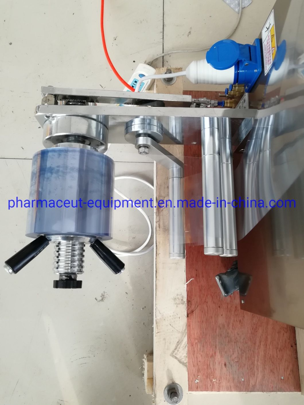 New Model Pharmaceutical Packing Packaging/Package Pack Machine of Automatic Blister Machine